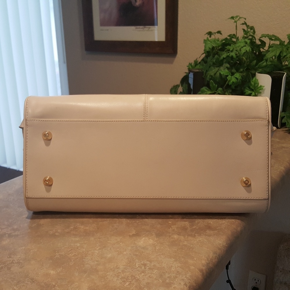 🩷VINCE CAMUTO SATCHEL🩷 - Picture 5 of 11